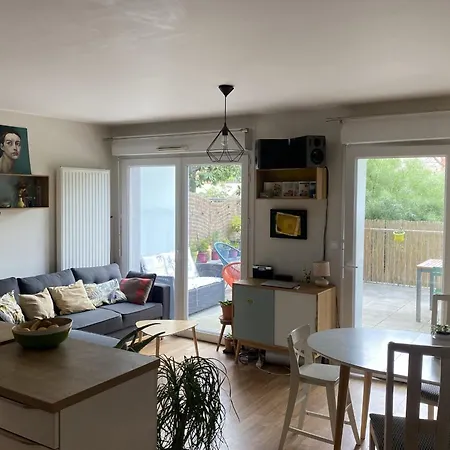 Apartment Spacious With Terrace And Garden